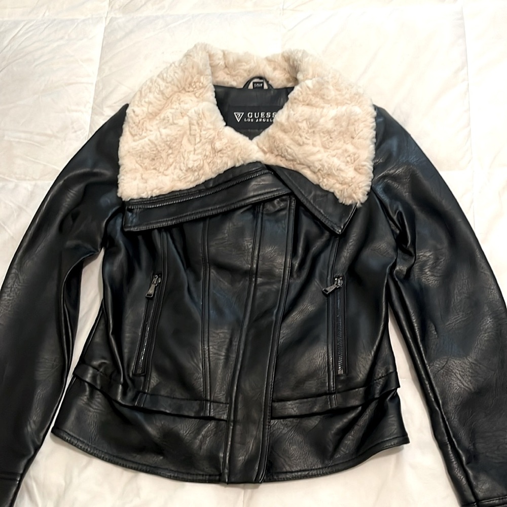 Black leather Guess jacket with white fur collar…